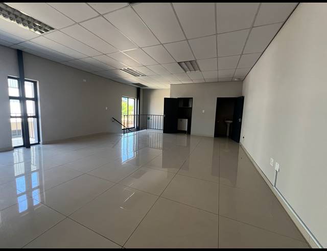 677M² WAREHOUSE TO LET IN COSMO BUSINESS PARK